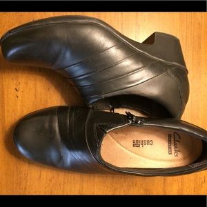 Clark soft cushion black leather bootie